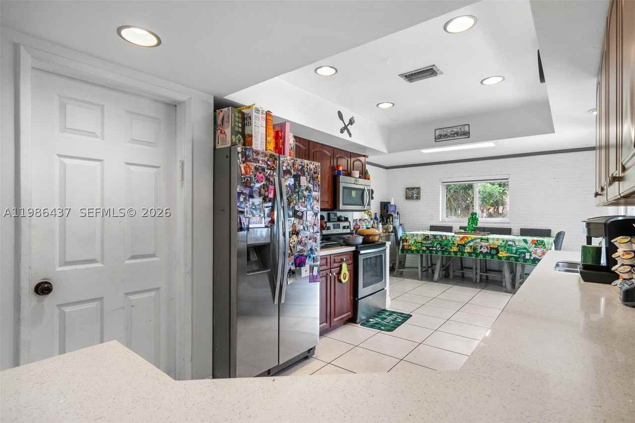 4306 Johnson St - Photo 7 of 26