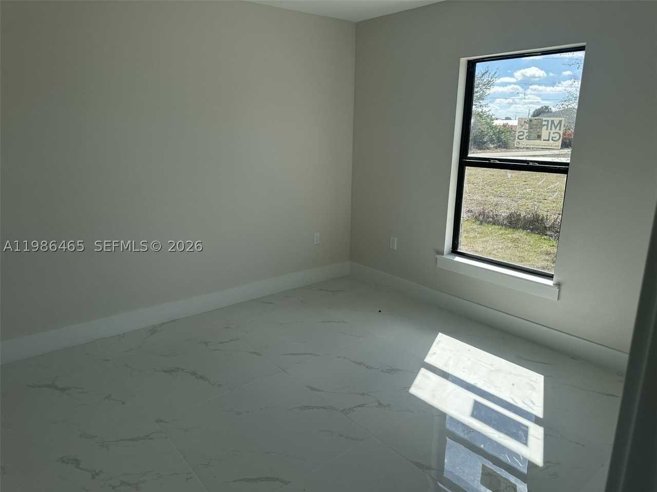 712 Euston Ave S - Photo 6 of 17