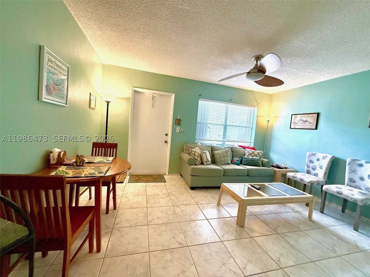 3240 Ne 16th St #3 - Photo 4 of 25