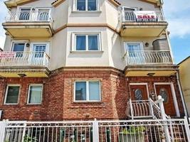 featured image of 2841 Ford St #2