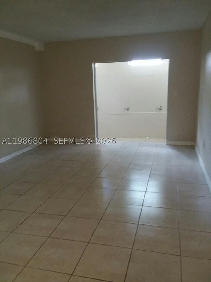 140 Royal Palm Rd #107 - Photo 3 of 13