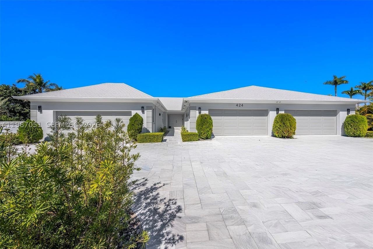424 Alamanda Dr - Photo 2 of 50