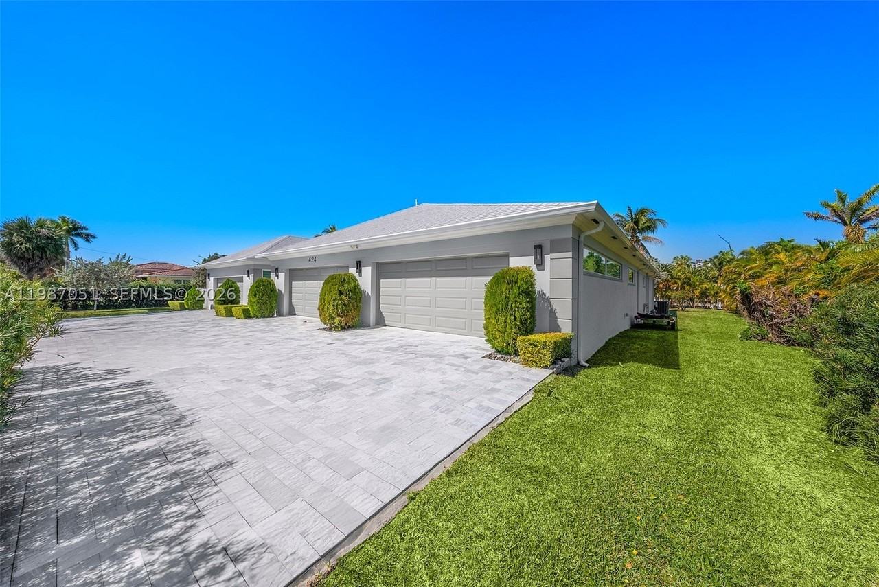 424 Alamanda Dr - Photo 5 of 50