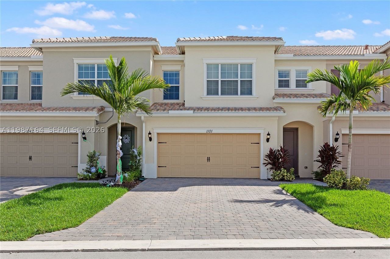 1101 Banyan Dr - Photo 2 of 26