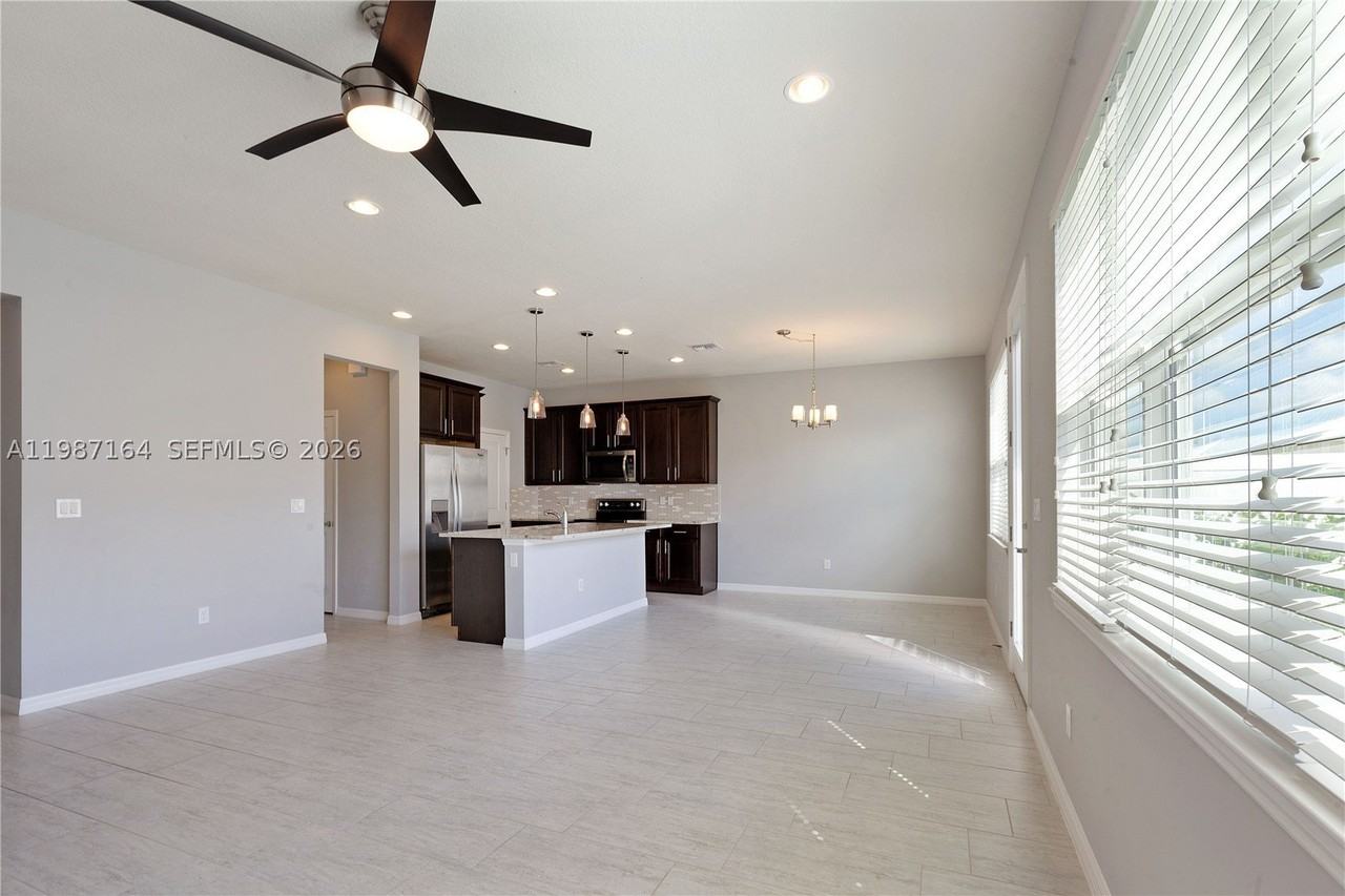 1101 Banyan Dr - Photo 4 of 26