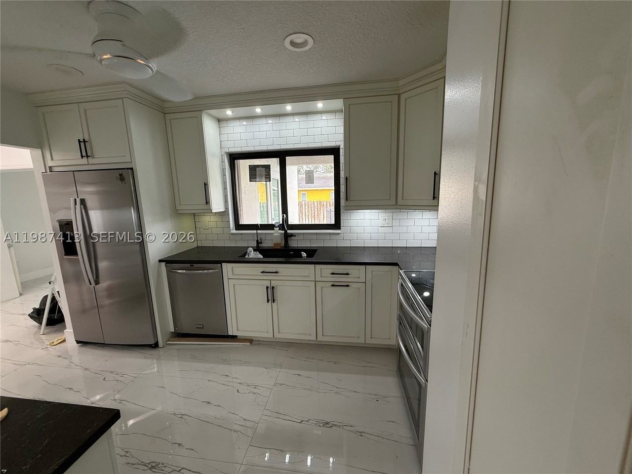 11100 Nw 21st St - Photo 4 of 20