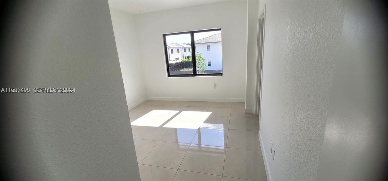 110 Nw 11th Ct - Photo 2 of 25