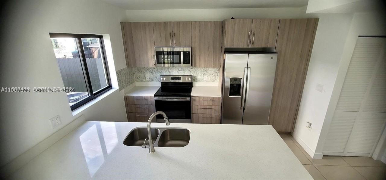 110 Nw 11th Ct - Photo 6 of 25