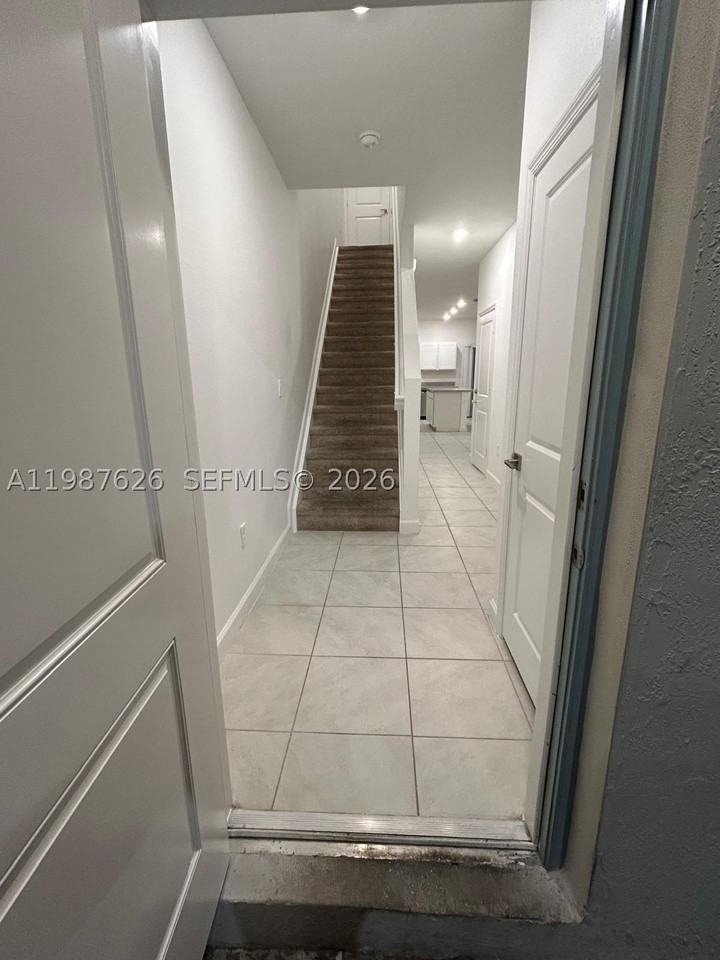 624 Sw 12th St - Photo 3 of 15