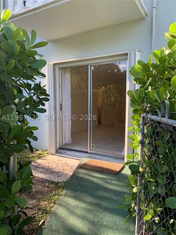 1200 Mariposa Ave #E104 - Photo 3 of 22