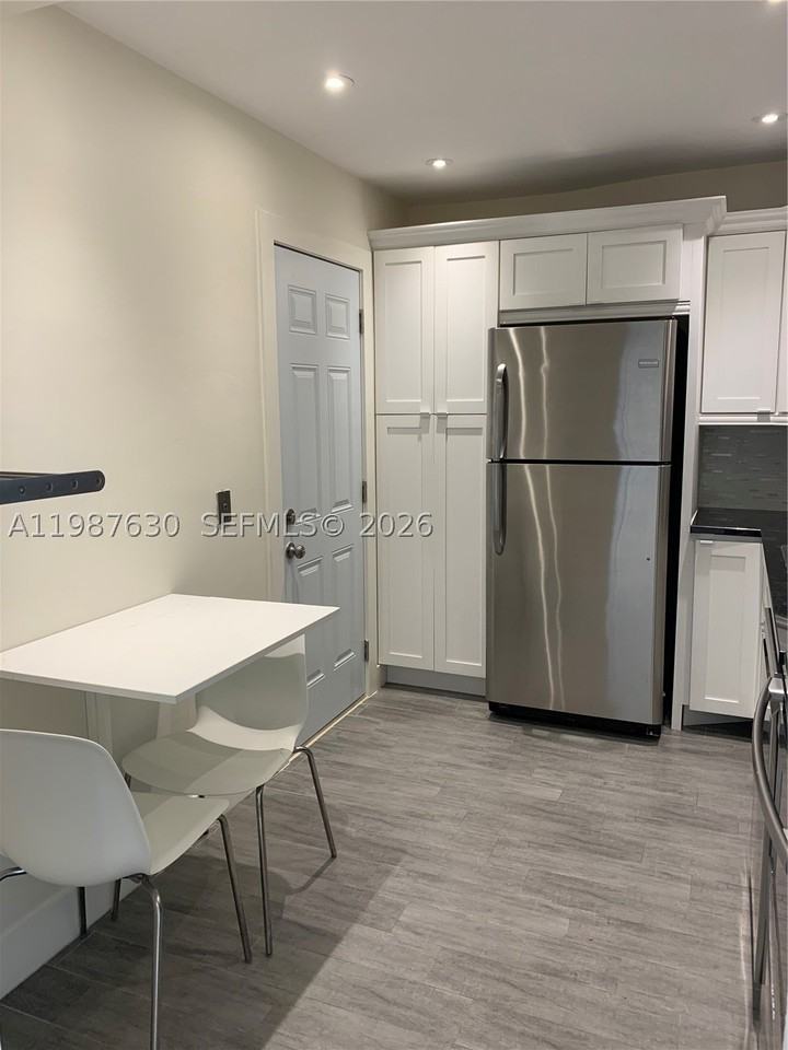 1200 Mariposa Ave #E104 - Photo 7 of 22