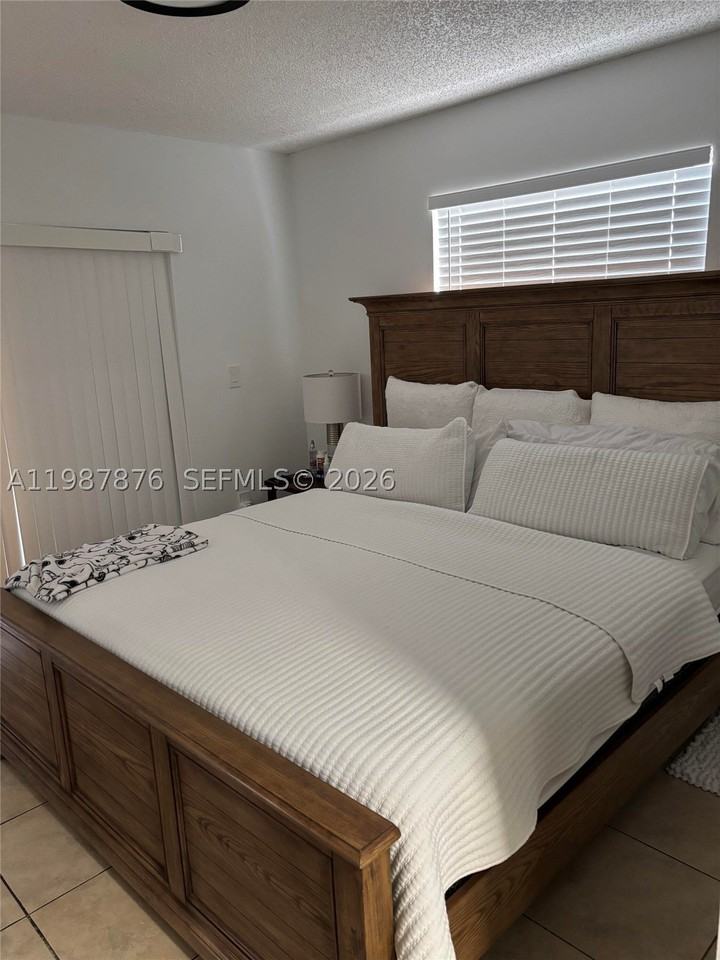 2050 Ne 140th St #12 - Photo 6 of 10