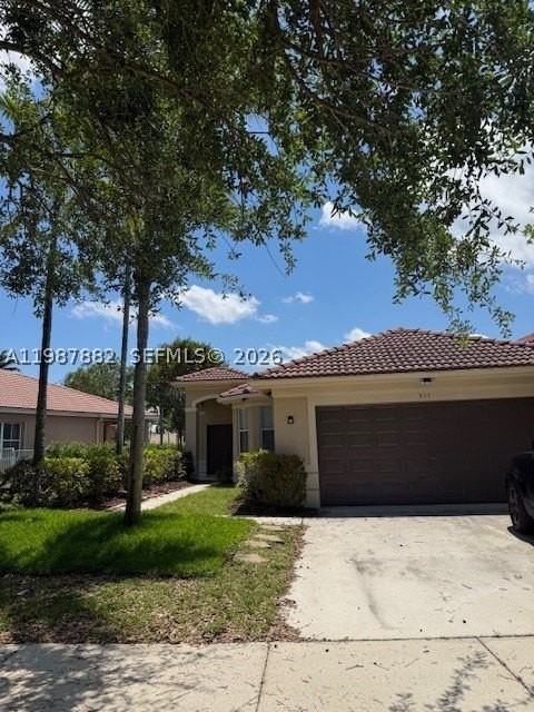 513 Live Oak Ln