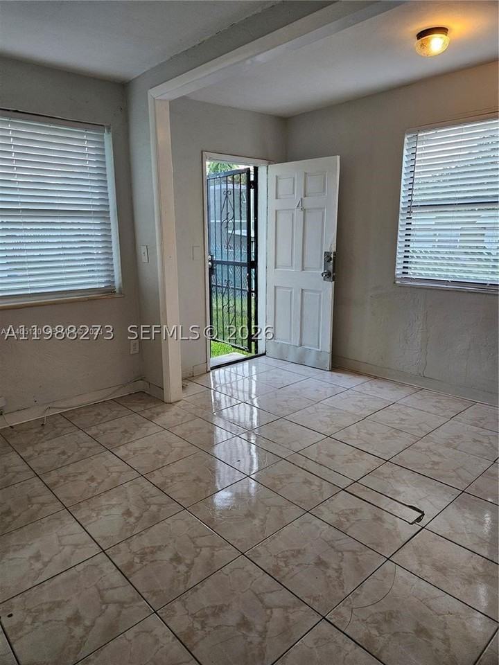 1437 Ne 110th Ter #4 - Photo 4 of 10