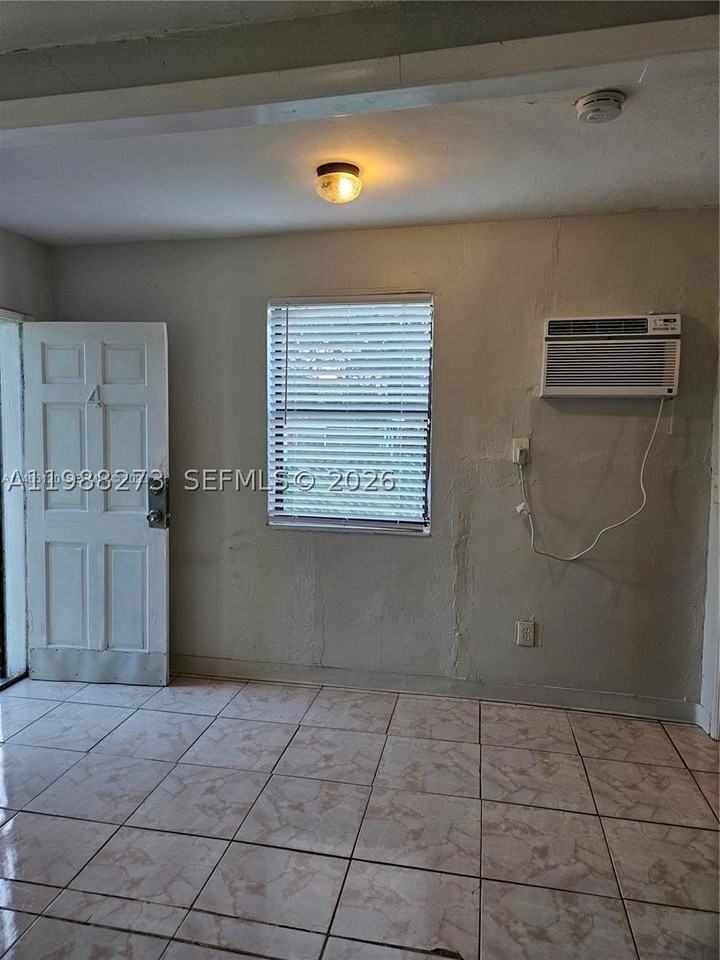 1437 Ne 110th Ter #4 - Photo 5 of 10