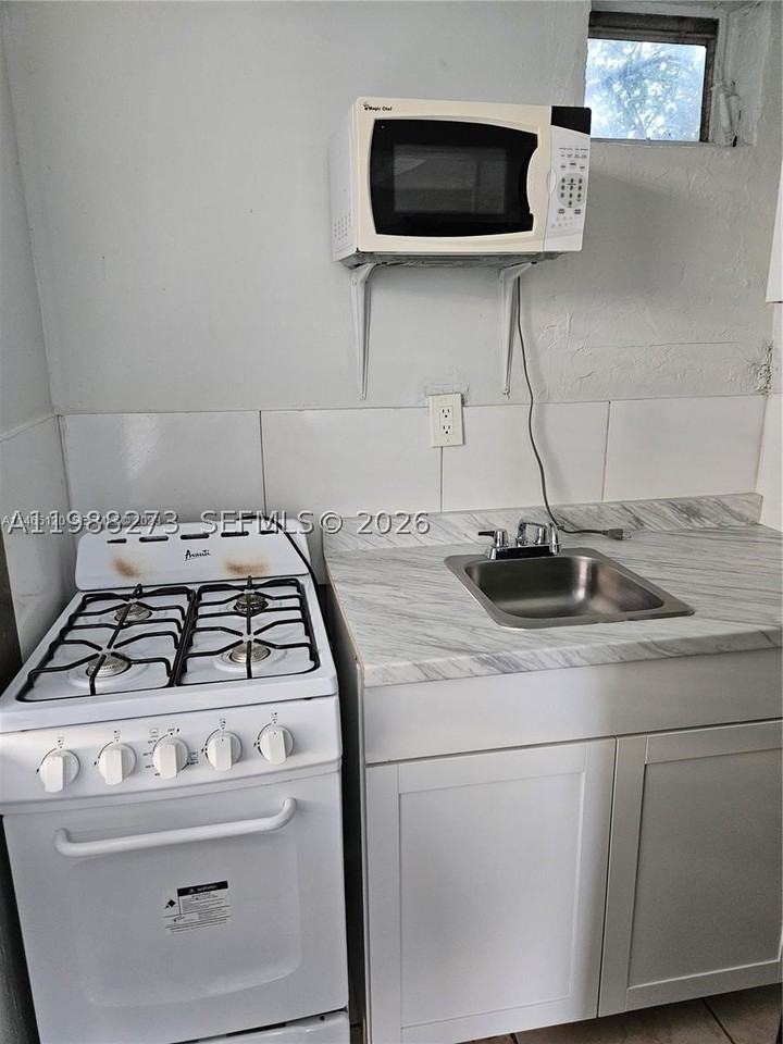 1437 Ne 110th Ter #4 - Photo 7 of 10