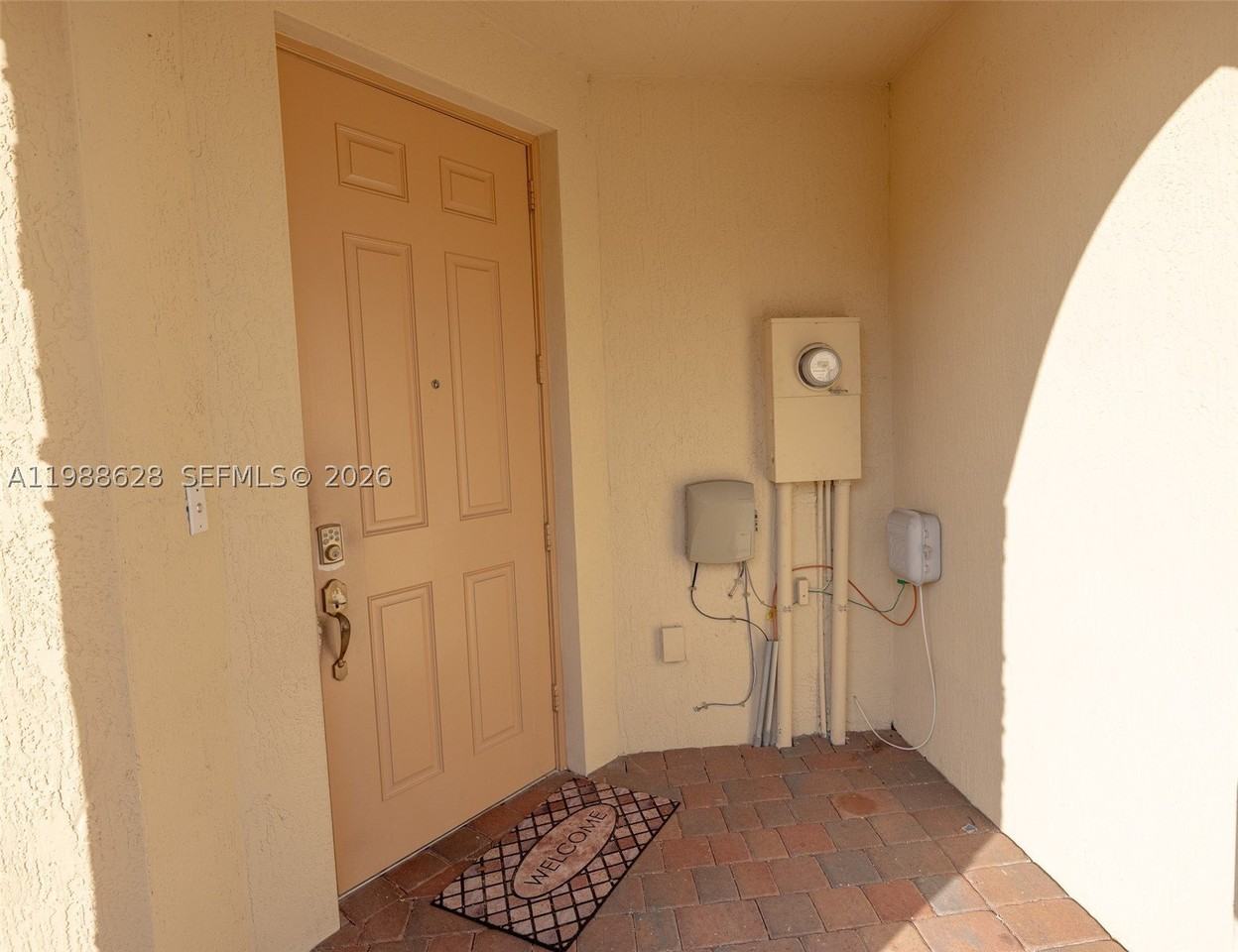 3213 Se 6th St - Photo 3 of 24