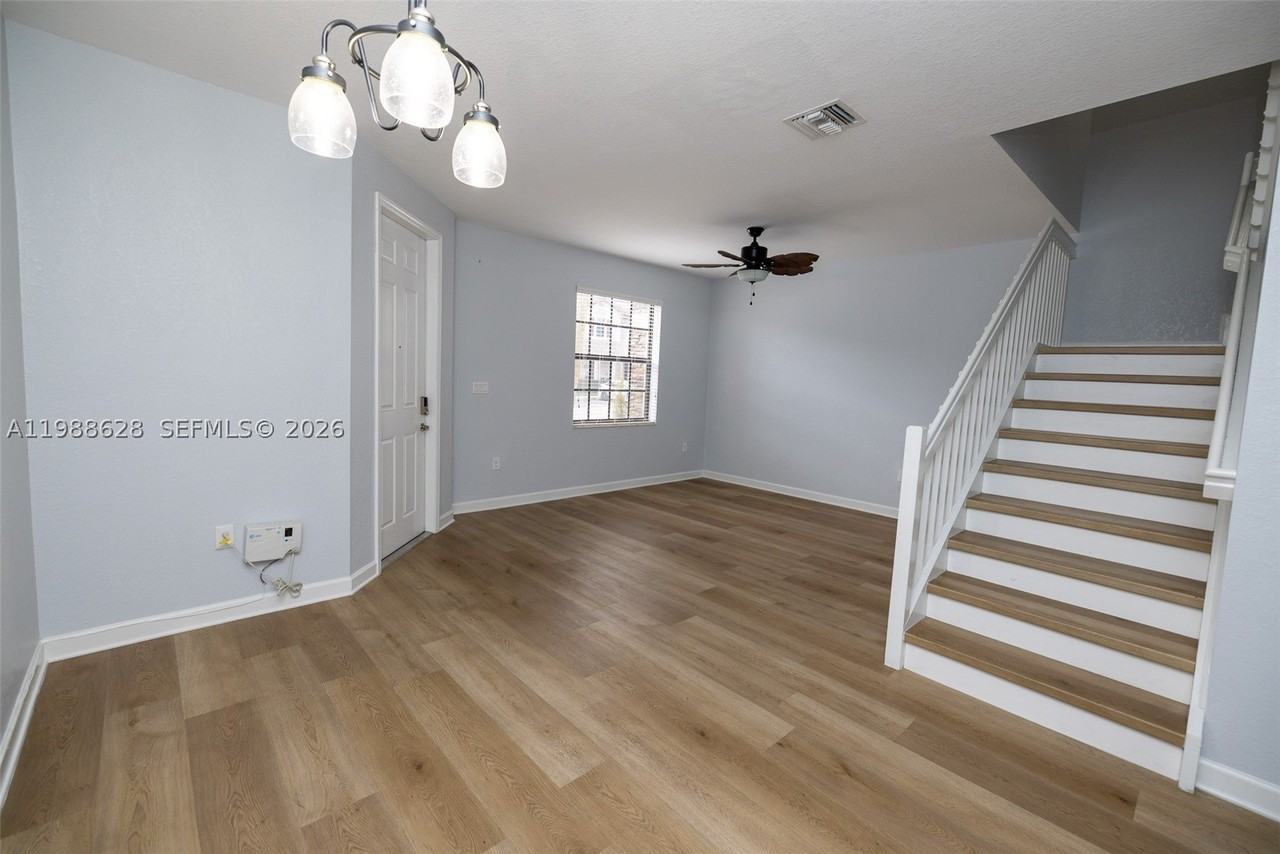 3213 Se 6th St - Photo 5 of 24