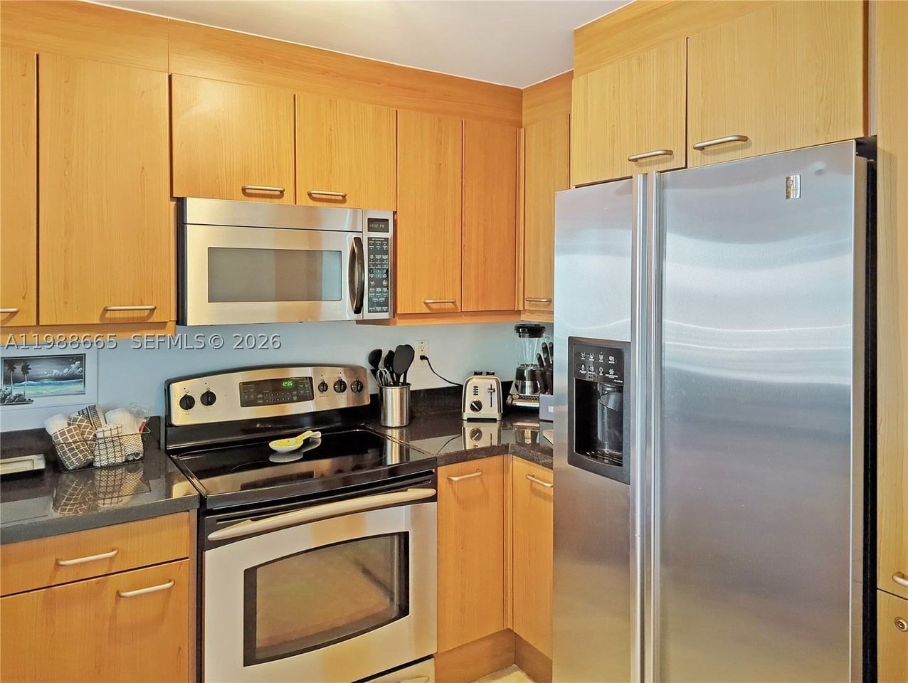 225 Collins Ave #4J - Photo 5 of 15