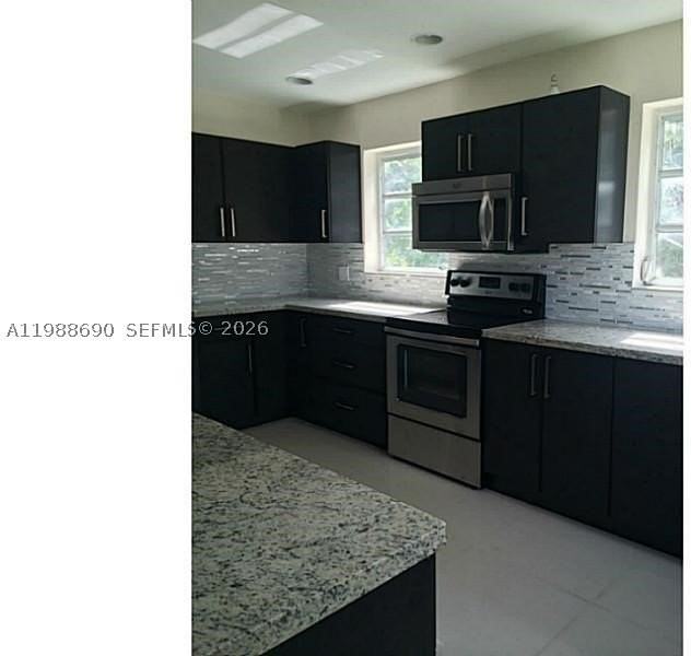 740 Ne 179th Ter - Photo 3 of 28