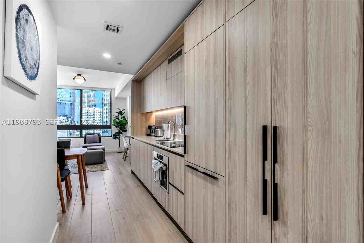 225 N Miami #1705 - Photo 4 of 50