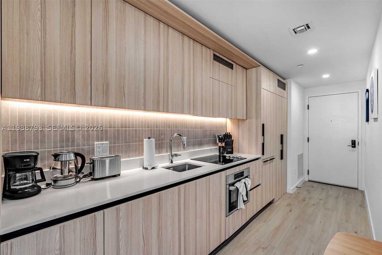 225 N Miami #1705 - Photo 7 of 50