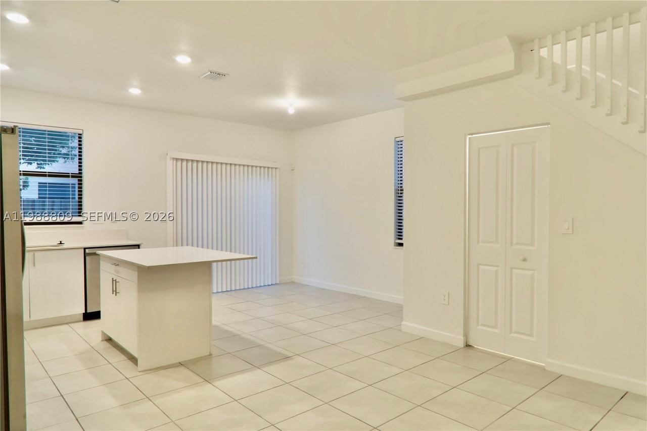 11719 Sw 246th Ter - Photo 7 of 41