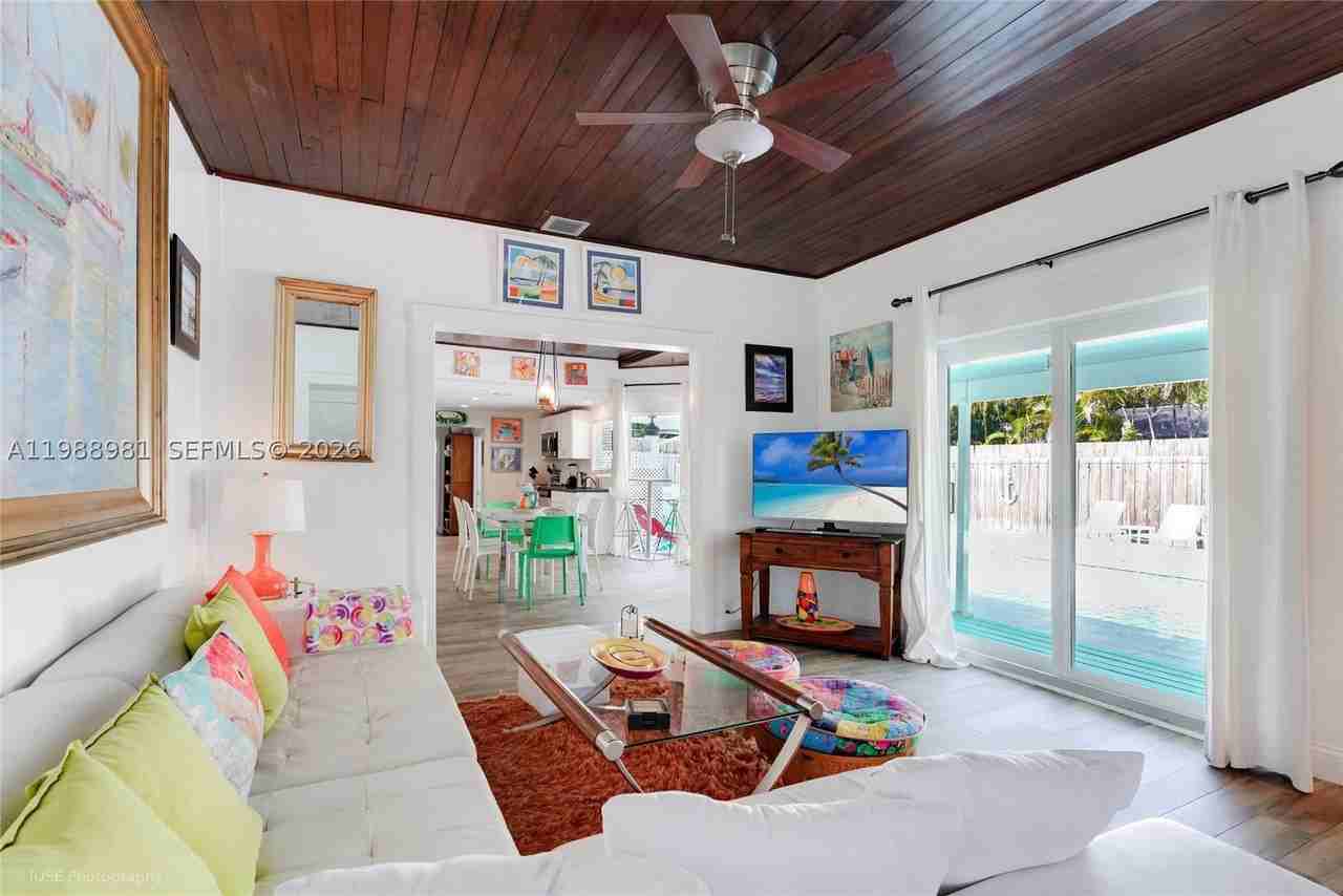 212 Sw 1st Ave - Photo 4 of 50