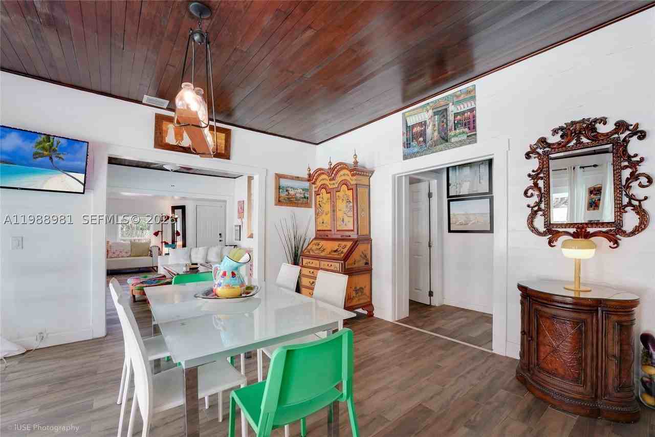 212 Sw 1st Ave - Photo 7 of 50