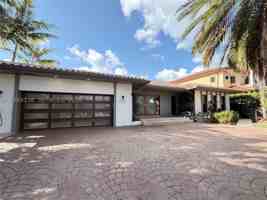 featured image of 3200 Ne 165th St