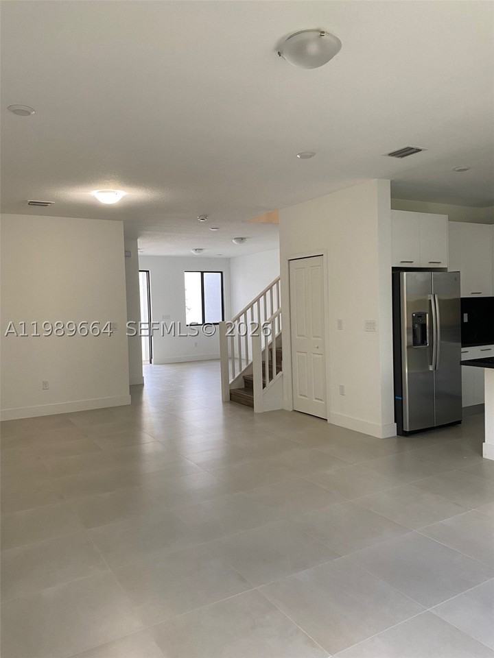 13633 Sw 157th Pl #0 - Photo 5 of 14