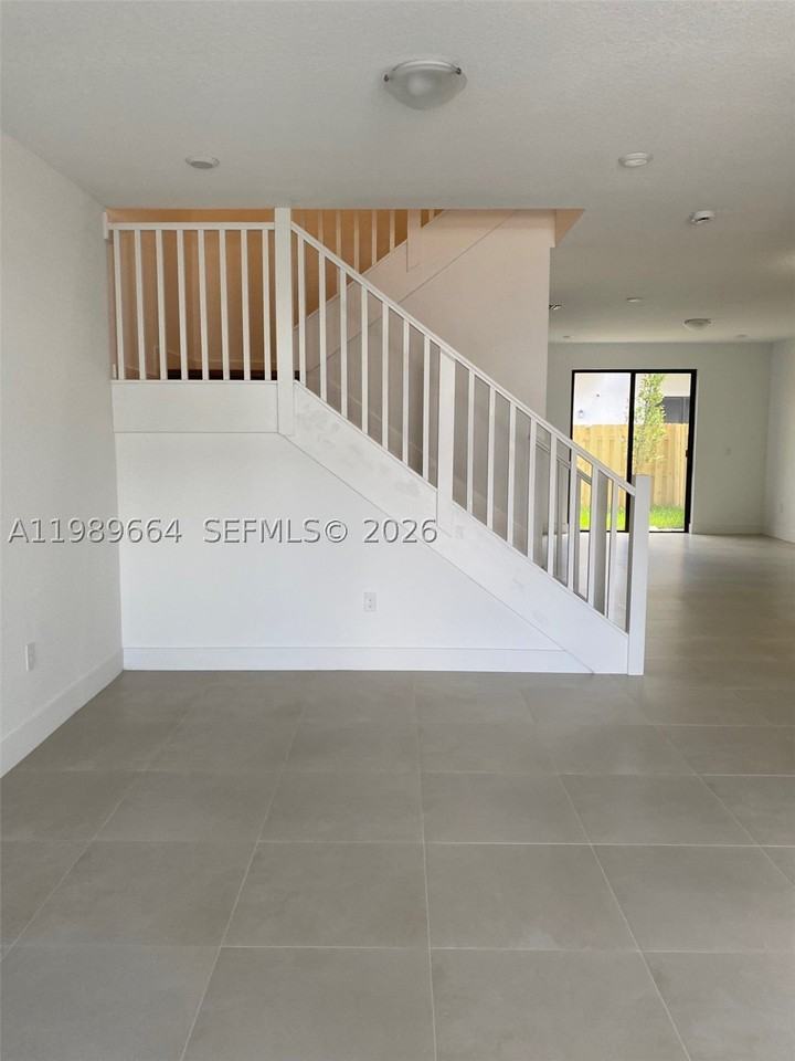 13633 Sw 157th Pl #0 - Photo 7 of 14
