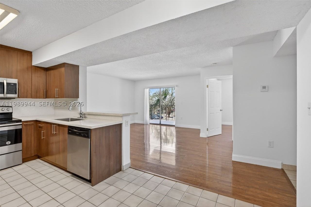 400 Palm Cir W #306 - Photo 3 of 15