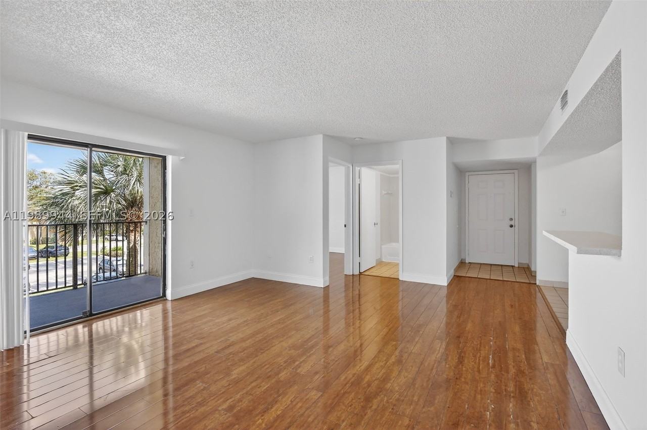 400 Palm Cir W #306 - Photo 5 of 15