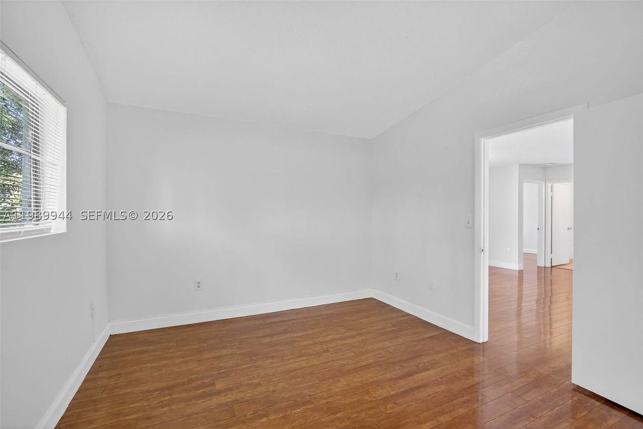 400 Palm Cir W #306 - Photo 6 of 15