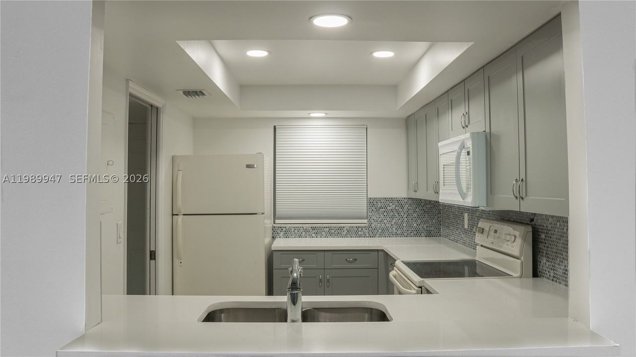9421 Evergreen Pl #103 - Photo 5 of 11