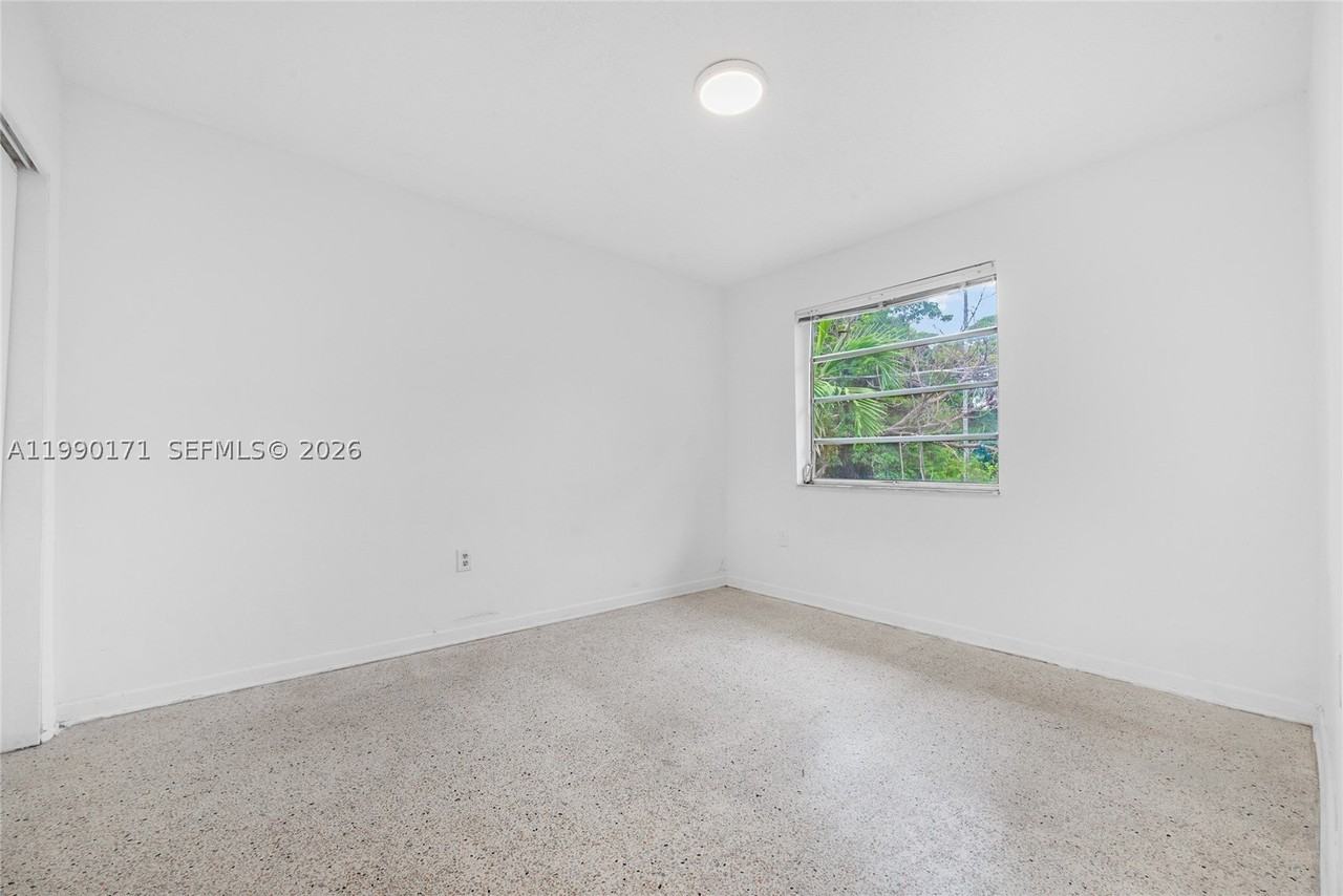 2661 Sw 11th St #8 - Photo 7 of 9