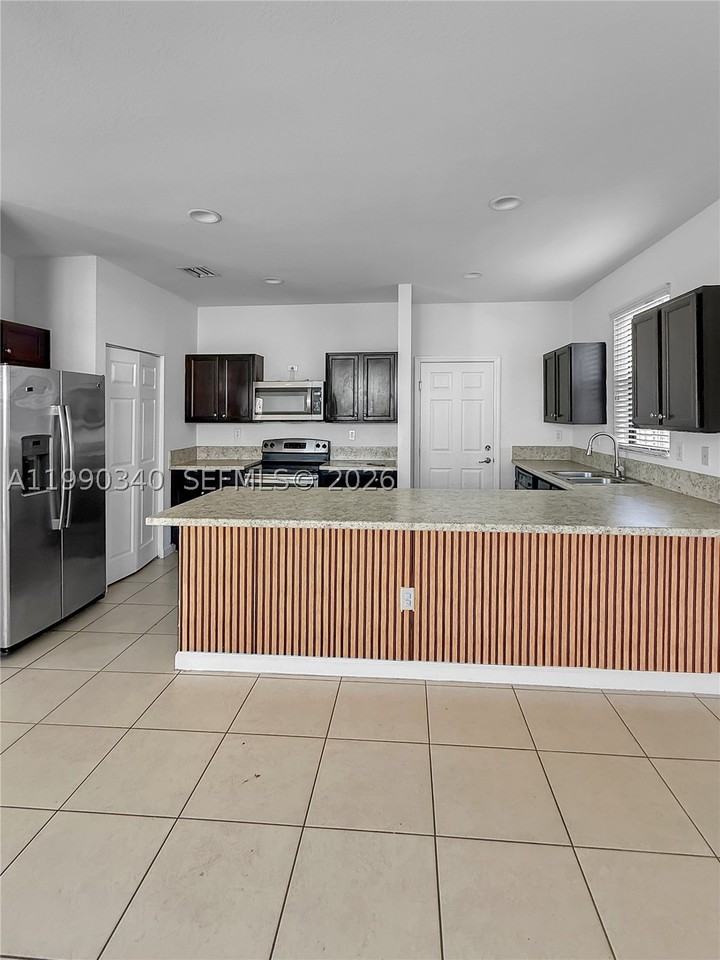 709 Se 35th Ave #709 - Photo 6 of 15