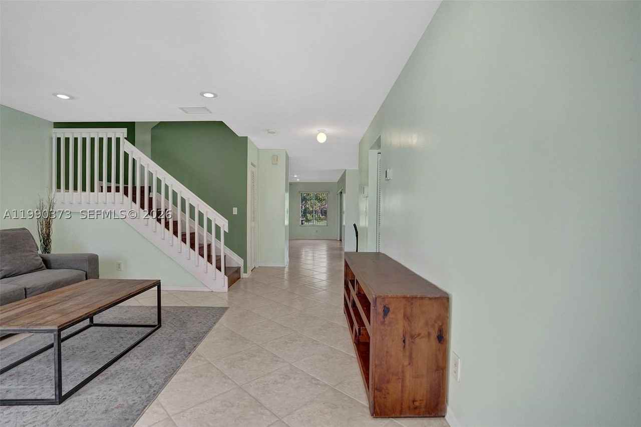 1726 Sw 110th Ter - Photo 2 of 50