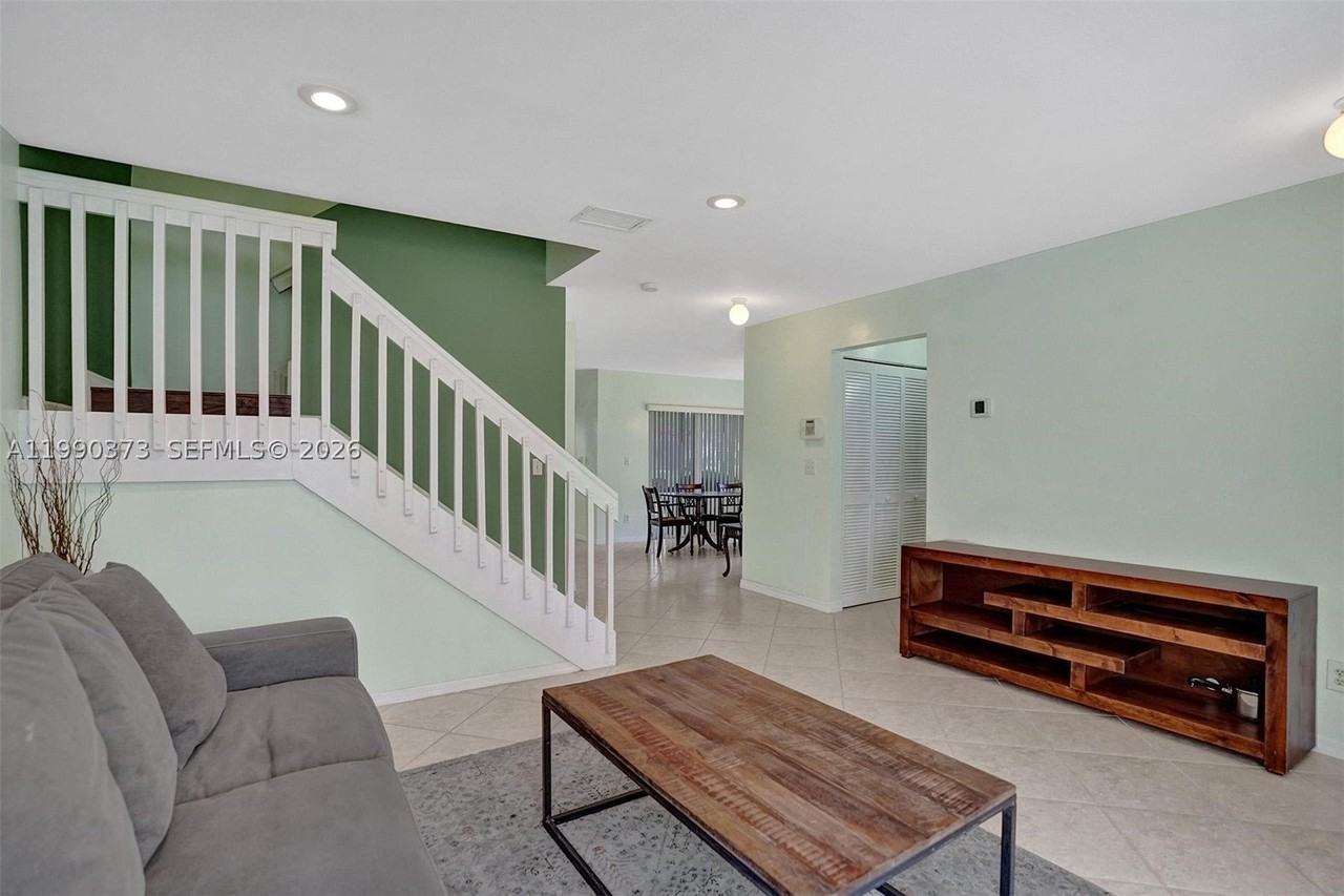 1726 Sw 110th Ter - Photo 5 of 50