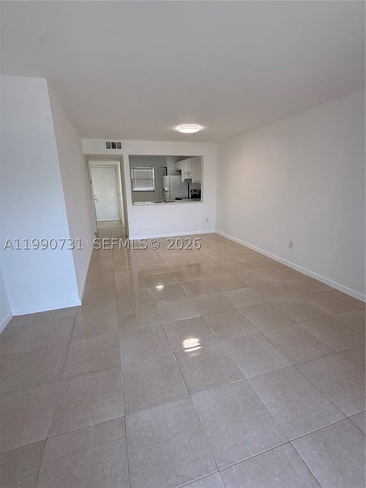 860 Ne 207th Ter #8-106