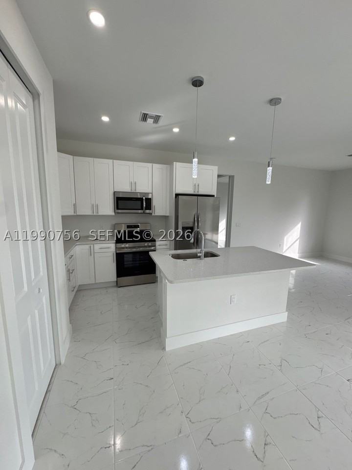 4624 Connie Ave N #0 - Photo 7 of 31