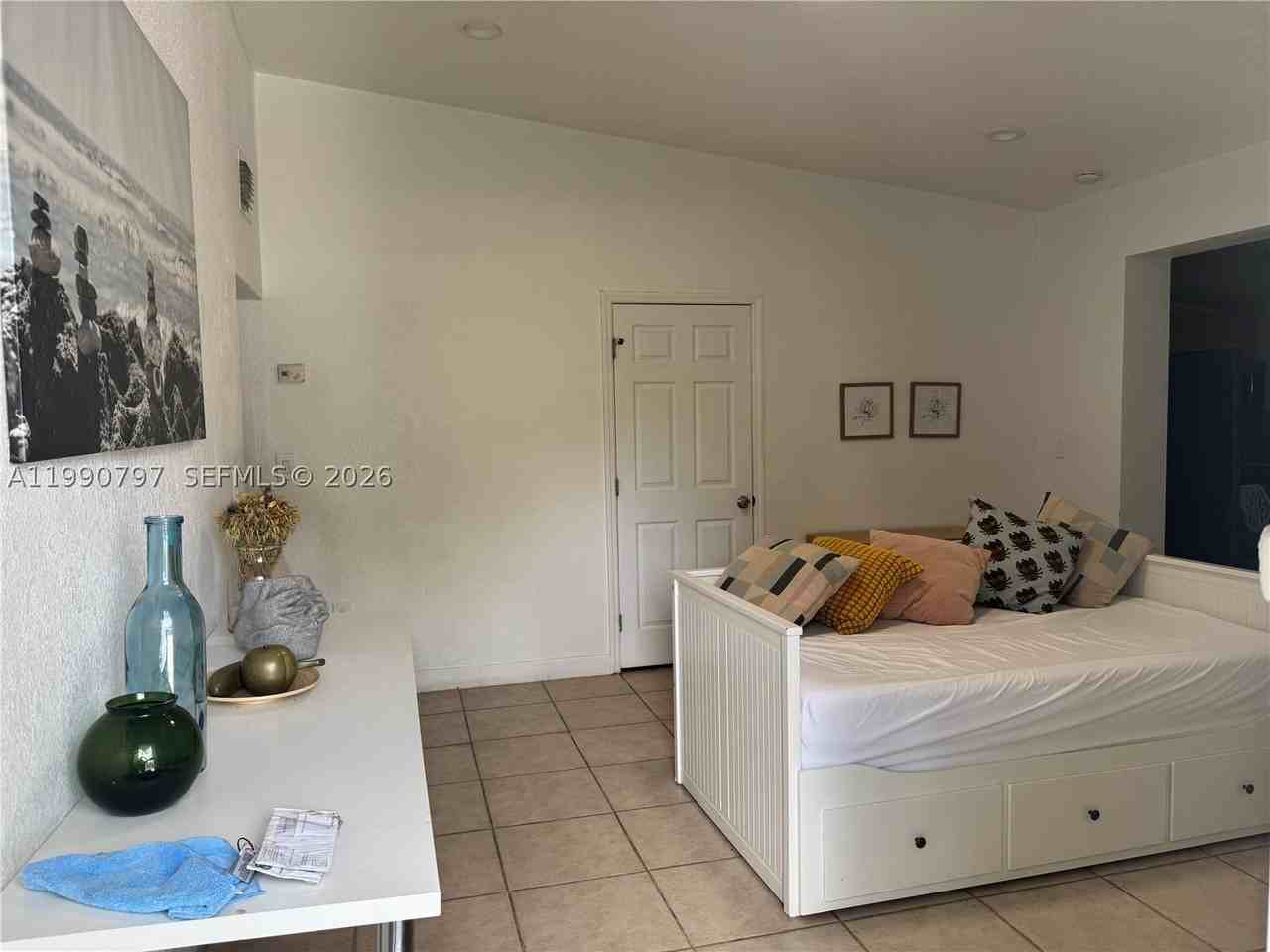 6126 Sw 61st St - Photo 2 of 8