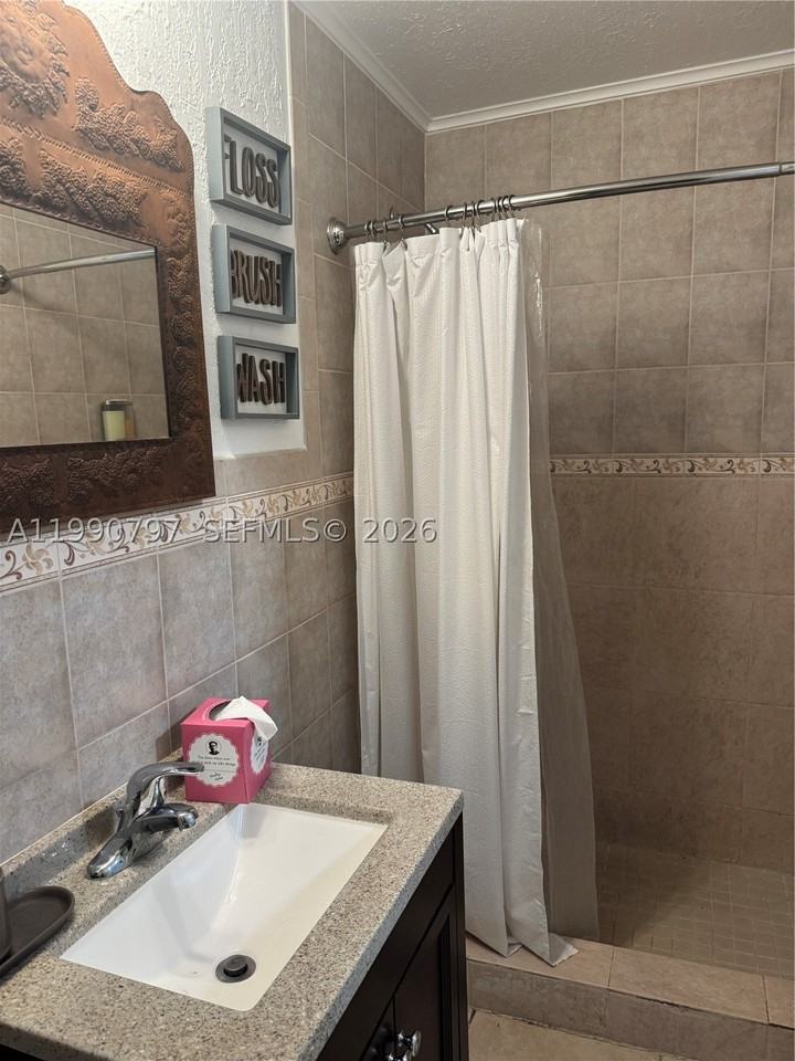 6126 Sw 61st St - Photo 4 of 8