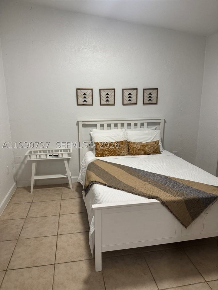 6126 Sw 61st St - Photo 5 of 8