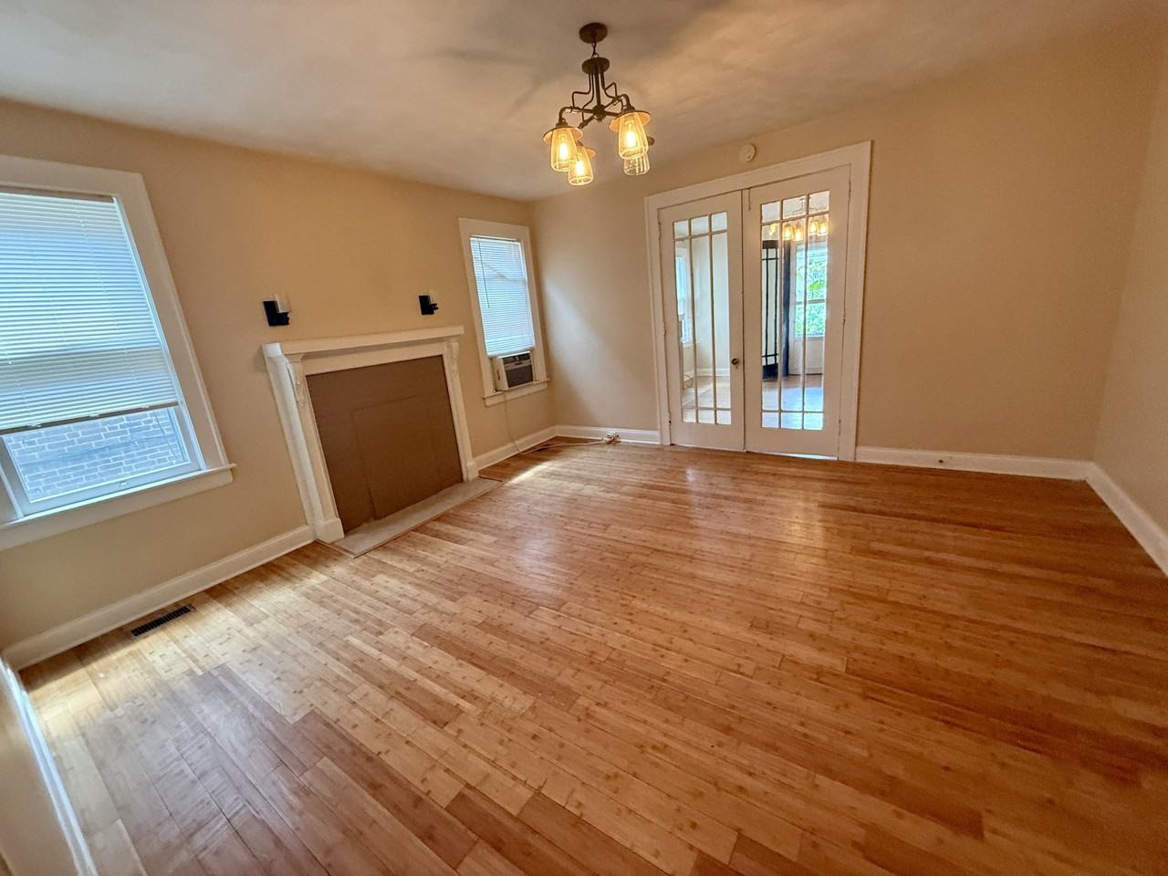 926 11th Ave - Photo 2 of 15