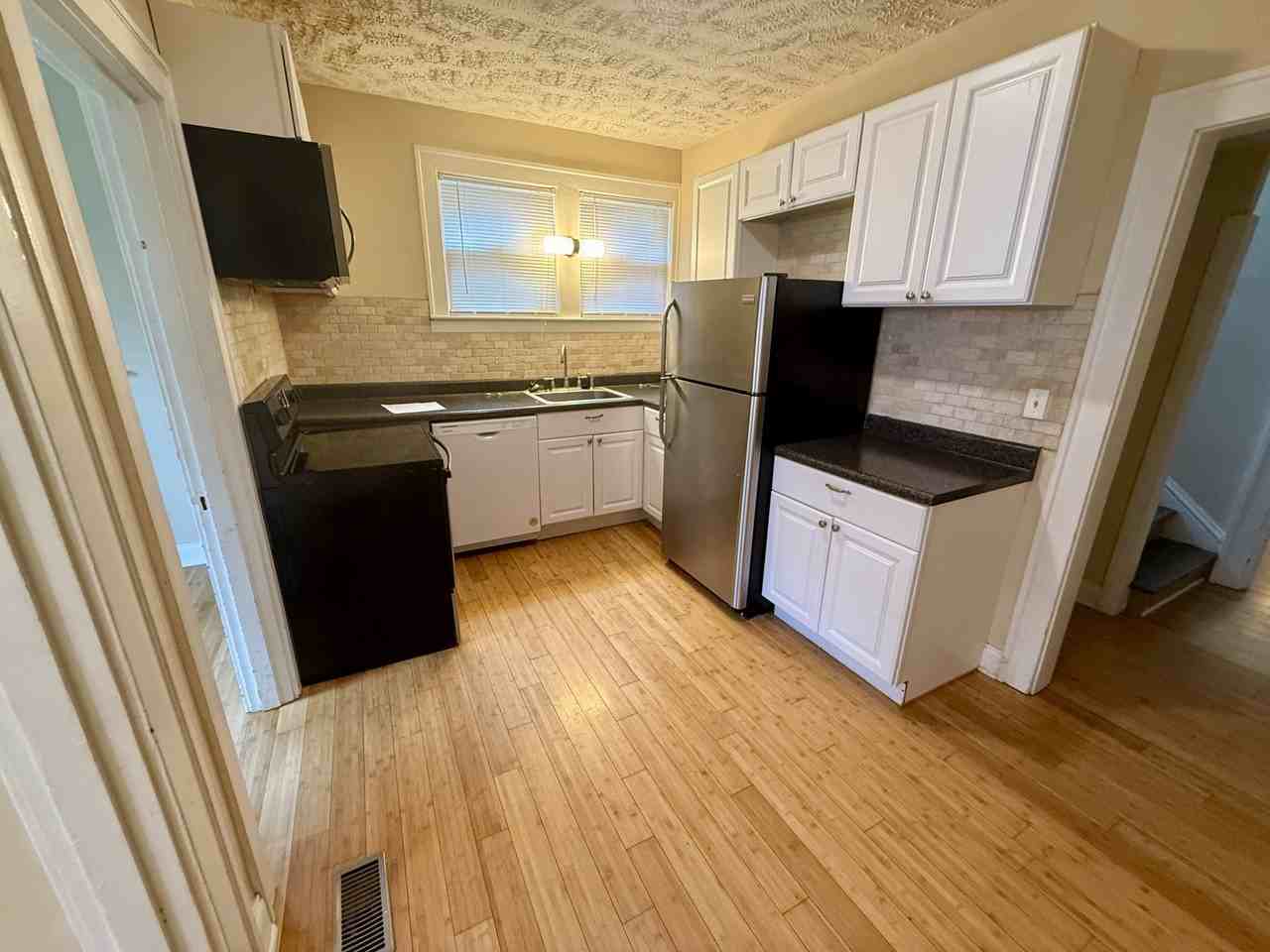 926 11th Ave - Photo 3 of 15
