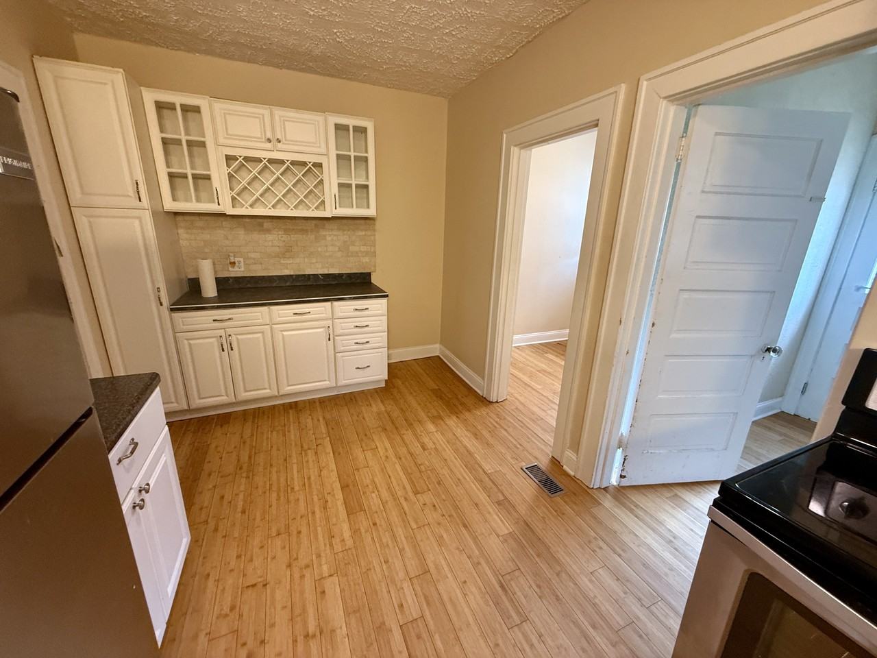 926 11th Ave - Photo 4 of 15
