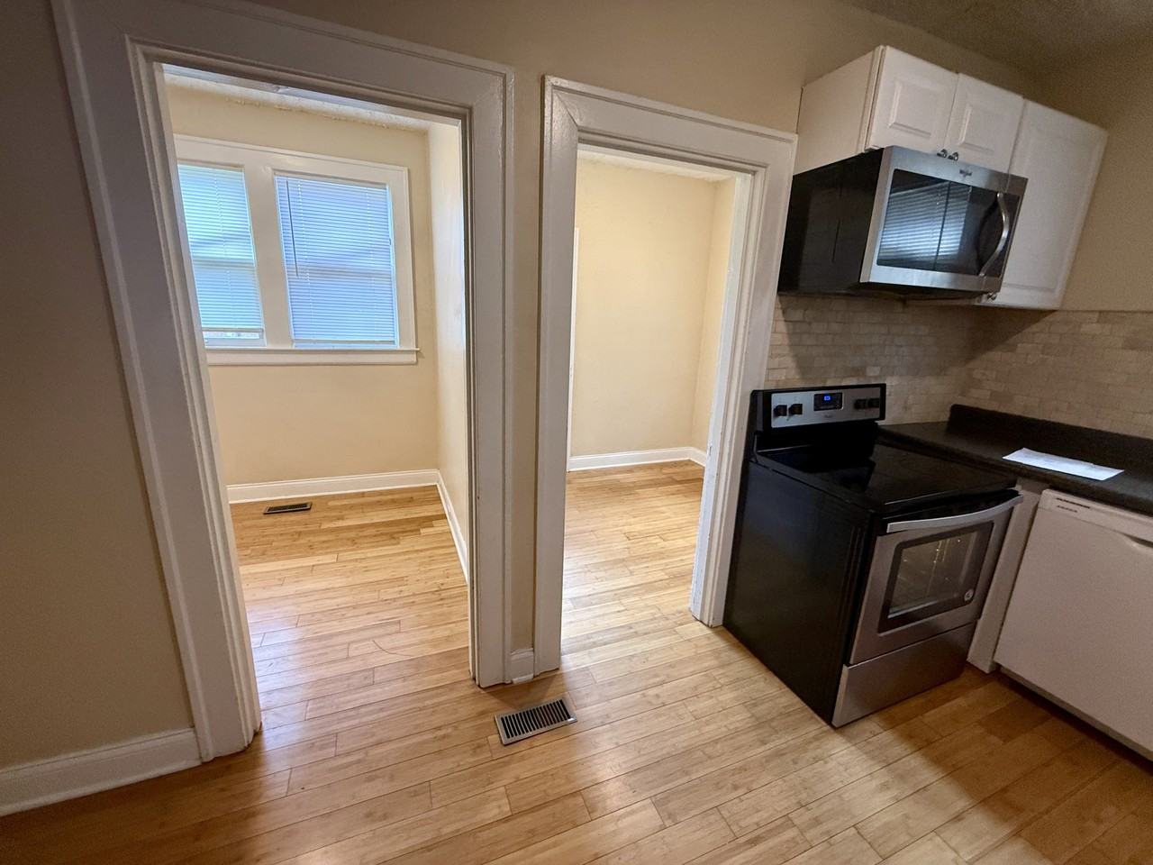 926 11th Ave - Photo 5 of 15