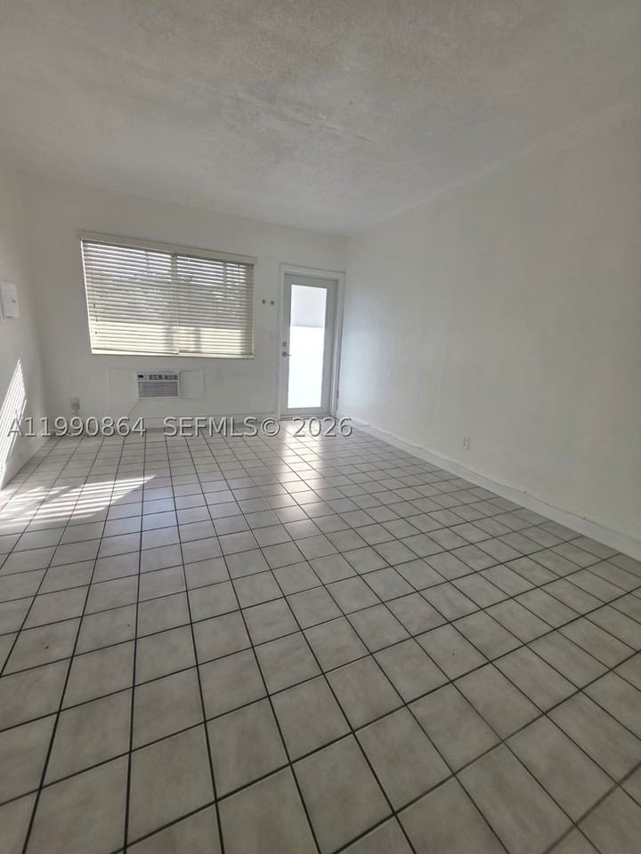7155 Rue Notre Dame #9 - Photo 4 of 14